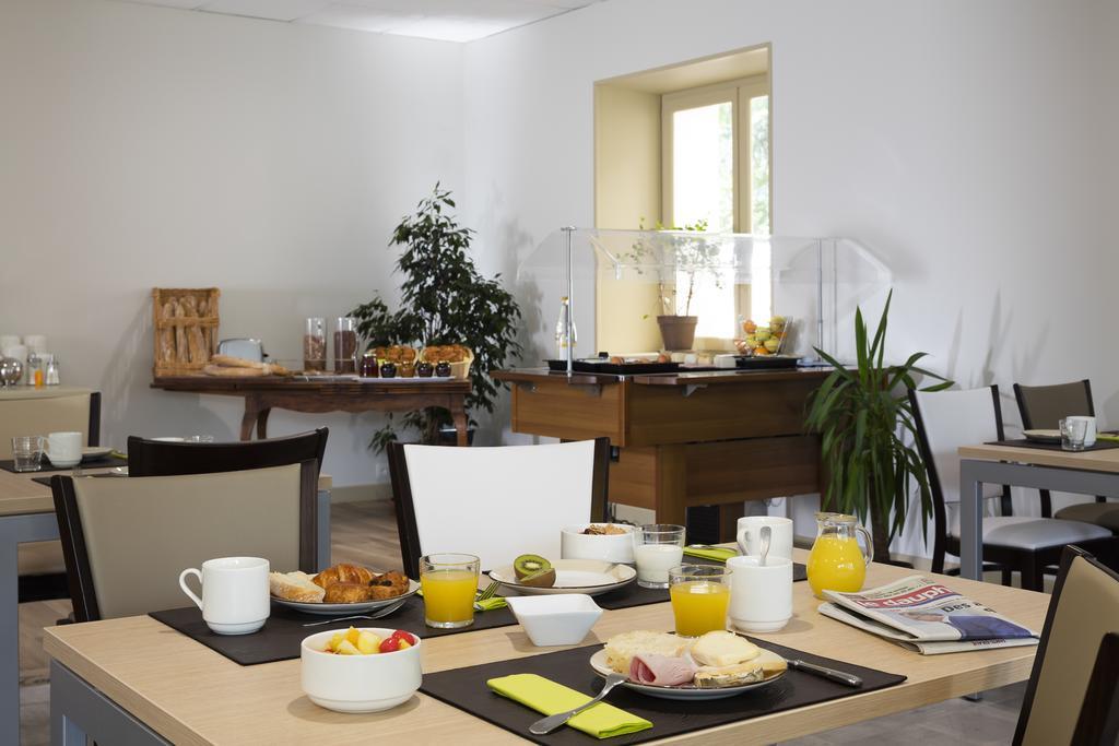 Logis Hotel Restaurant Les Cedres 쥬와유스 외부 사진