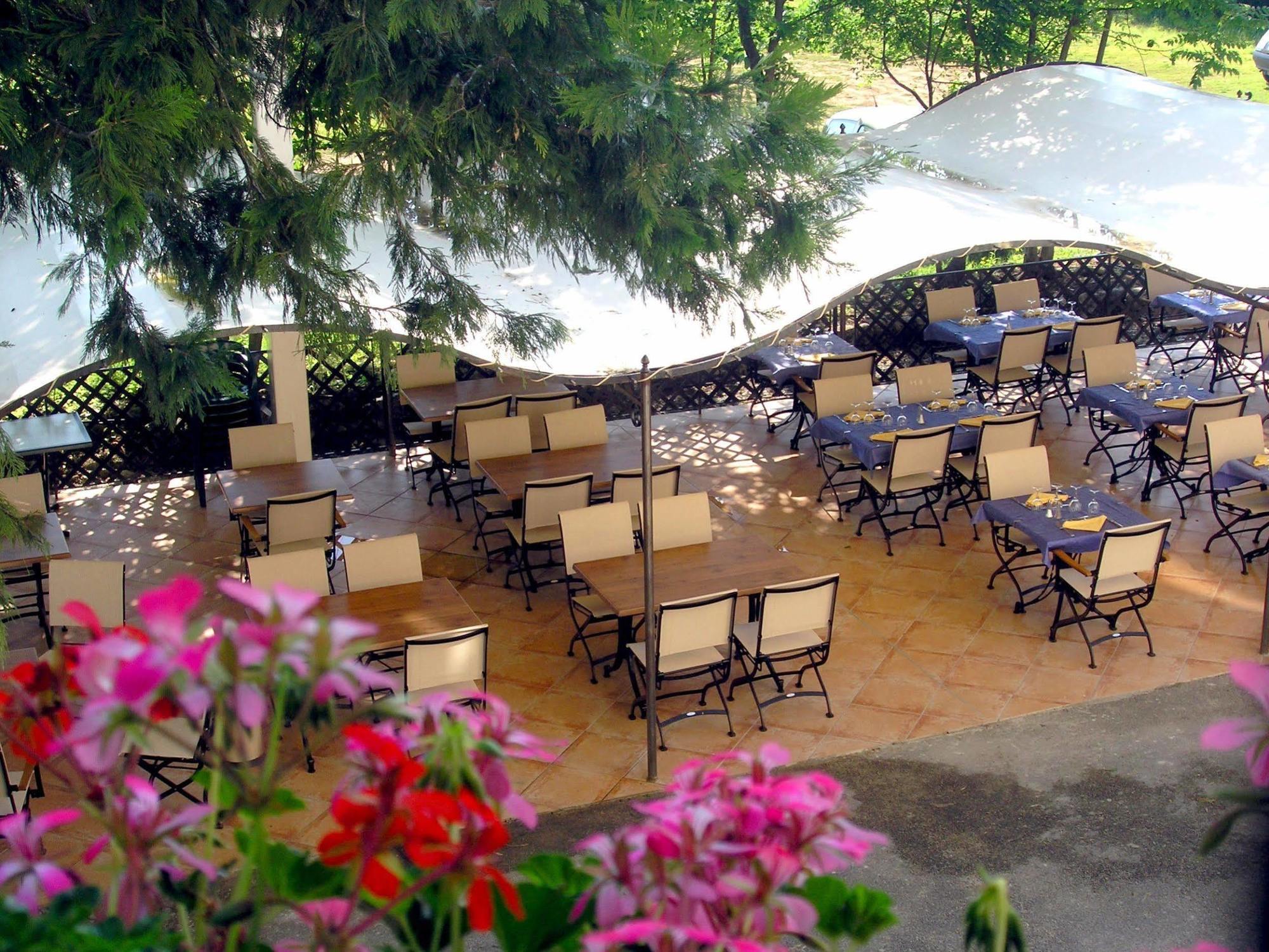 Logis Hotel Restaurant Les Cedres 쥬와유스 외부 사진
